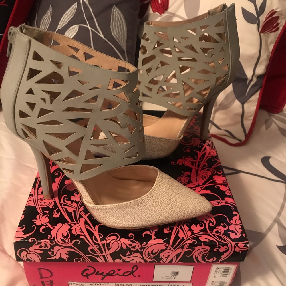 Qupid Grey pointy heels